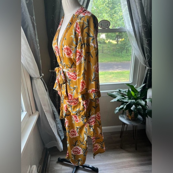 Floral robe - Picture 2 of 6